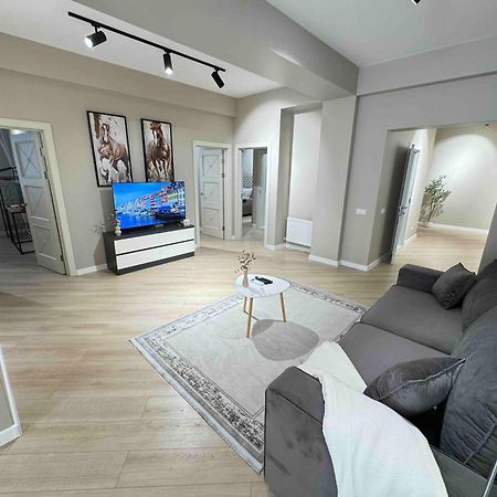 Rentnow Modern Business Apartment With 3 Bedrooms In Centre Kischinau Exterior foto