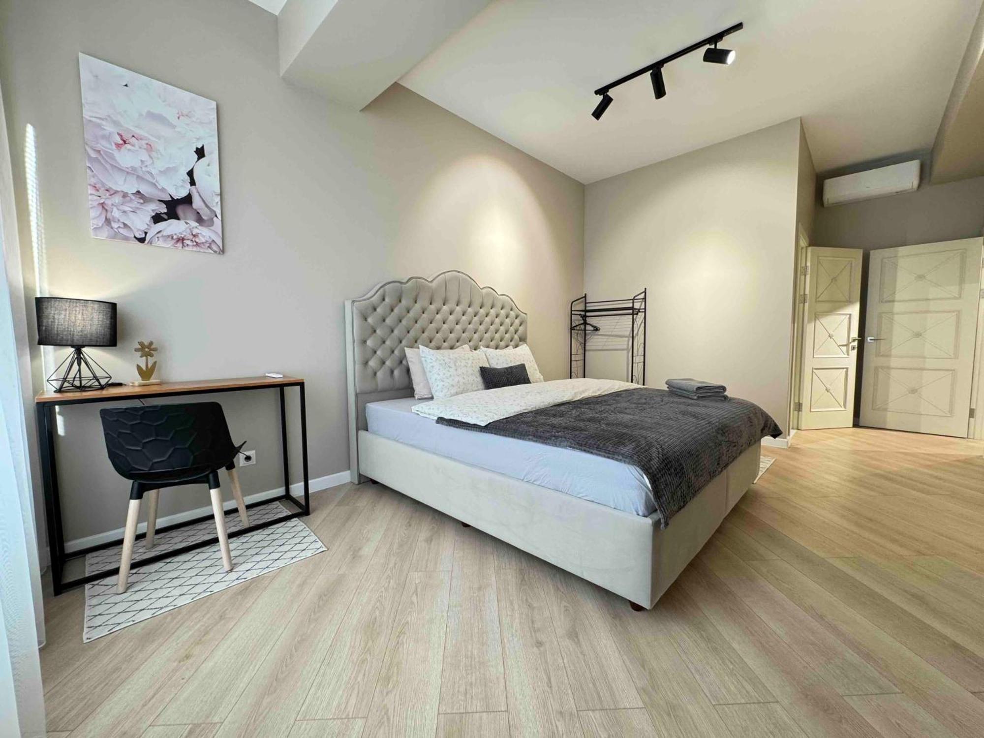 Rentnow Modern Business Apartment With 3 Bedrooms In Centre Kischinau Exterior foto