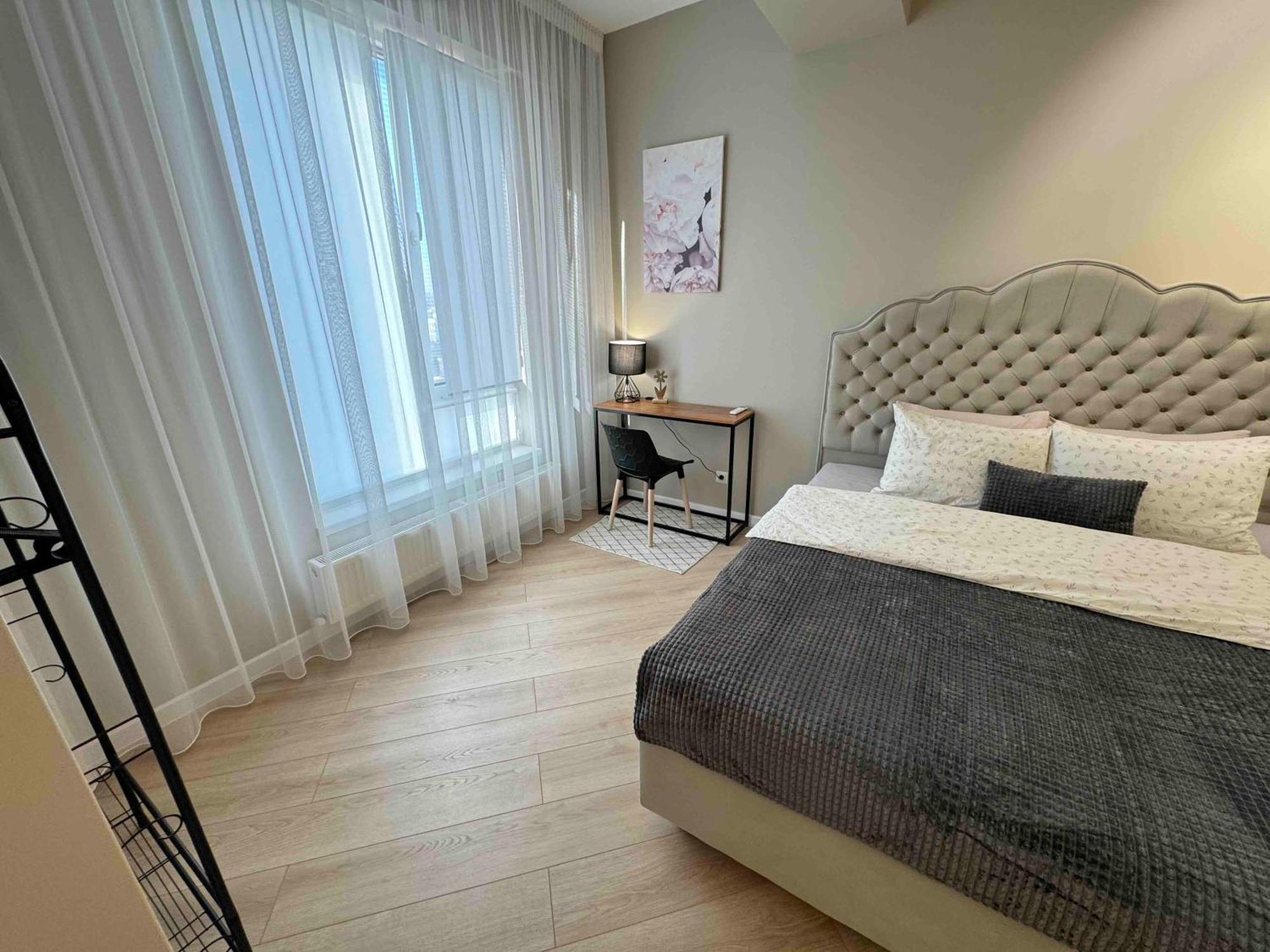 Rentnow Modern Business Apartment With 3 Bedrooms In Centre Kischinau Exterior foto