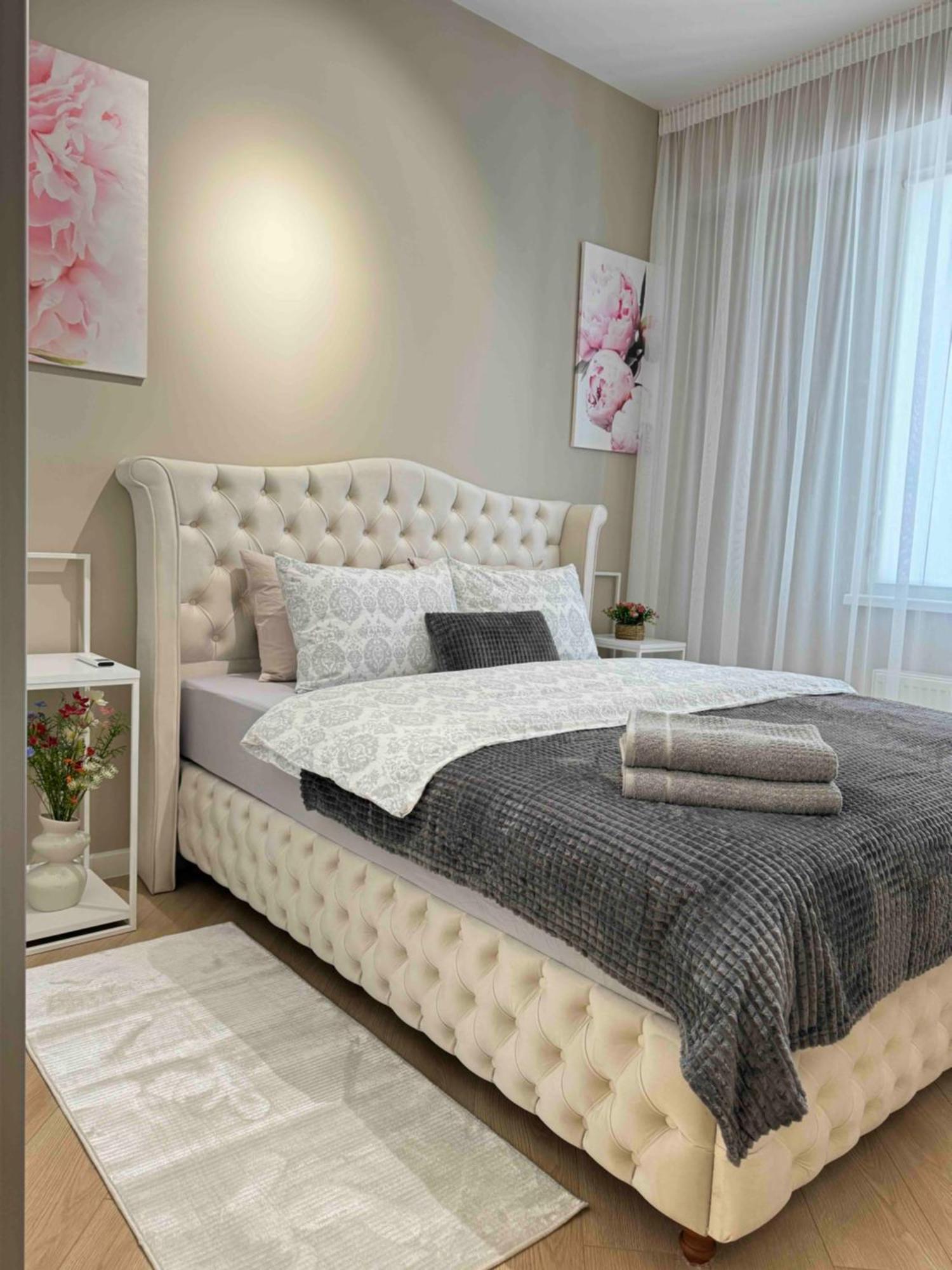 Rentnow Modern Business Apartment With 3 Bedrooms In Centre Kischinau Exterior foto