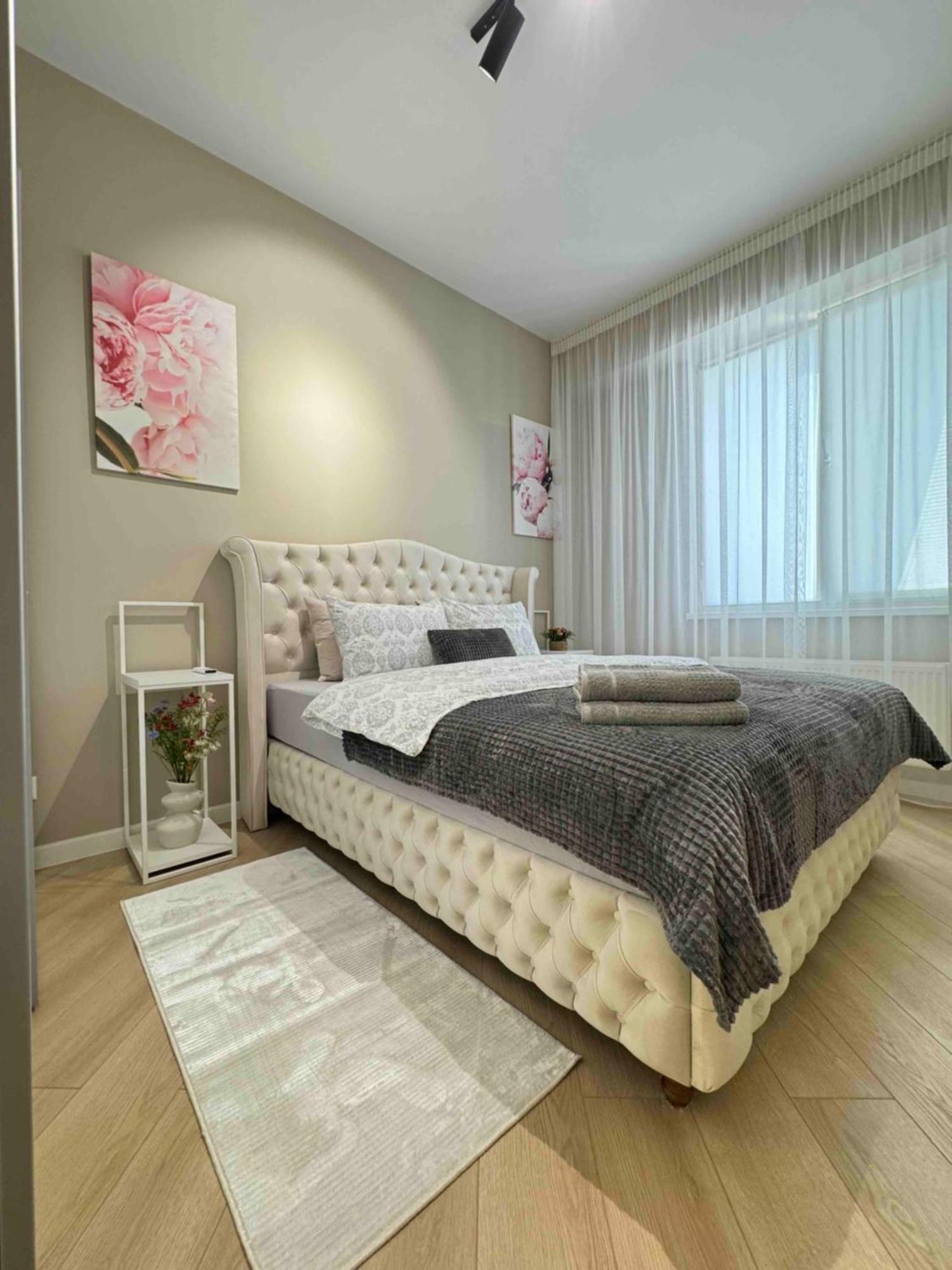 Rentnow Modern Business Apartment With 3 Bedrooms In Centre Kischinau Exterior foto