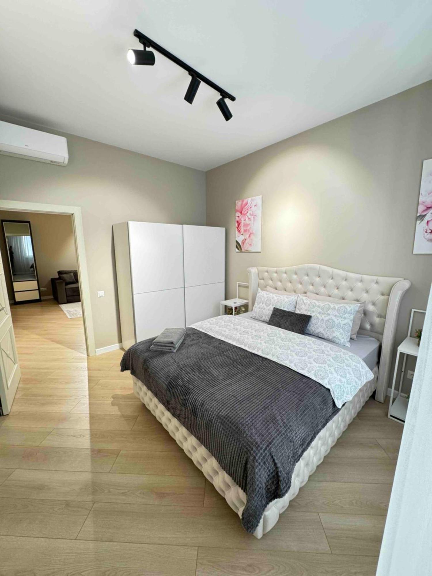 Rentnow Modern Business Apartment With 3 Bedrooms In Centre Kischinau Exterior foto