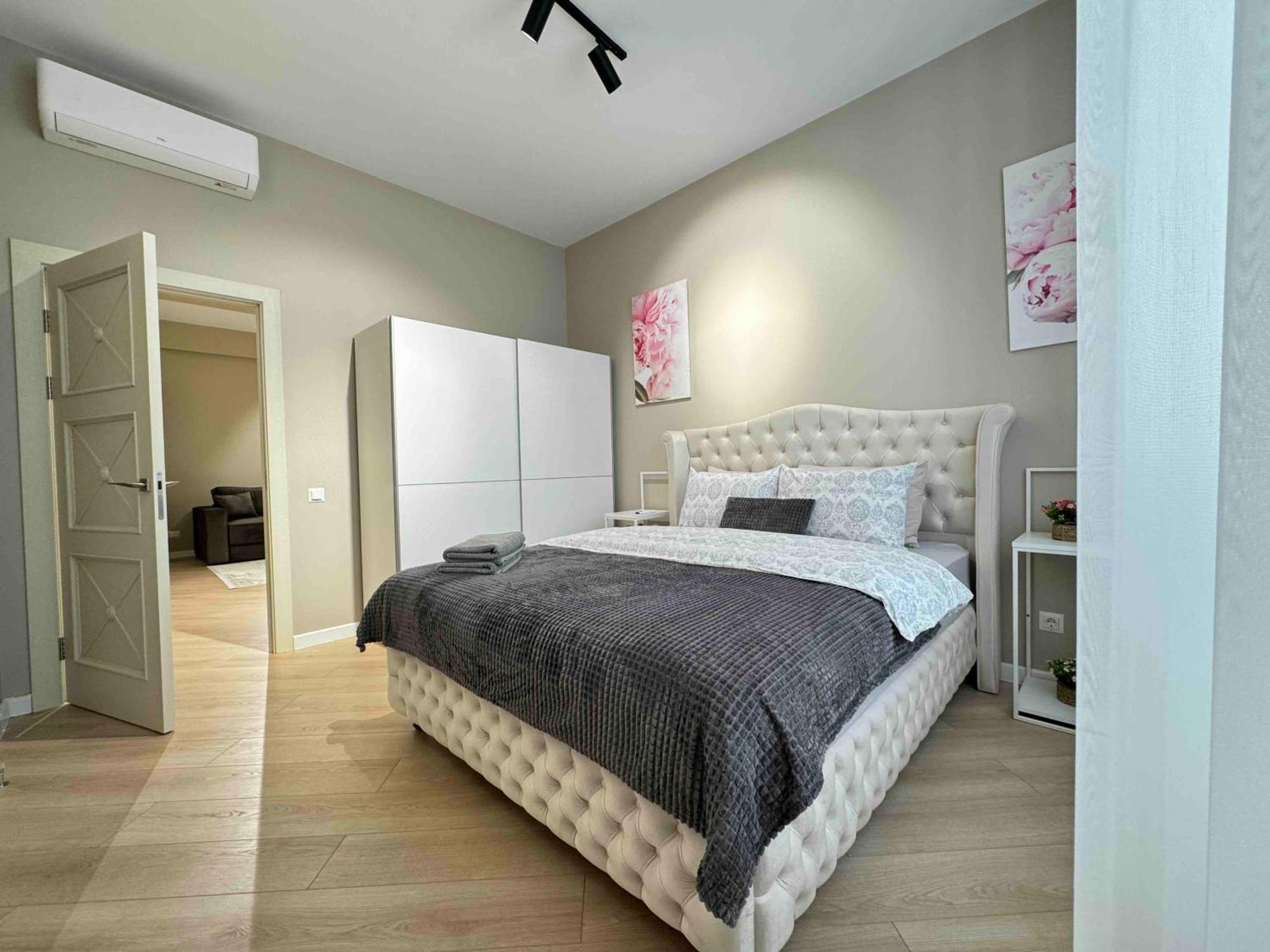 Rentnow Modern Business Apartment With 3 Bedrooms In Centre Kischinau Exterior foto