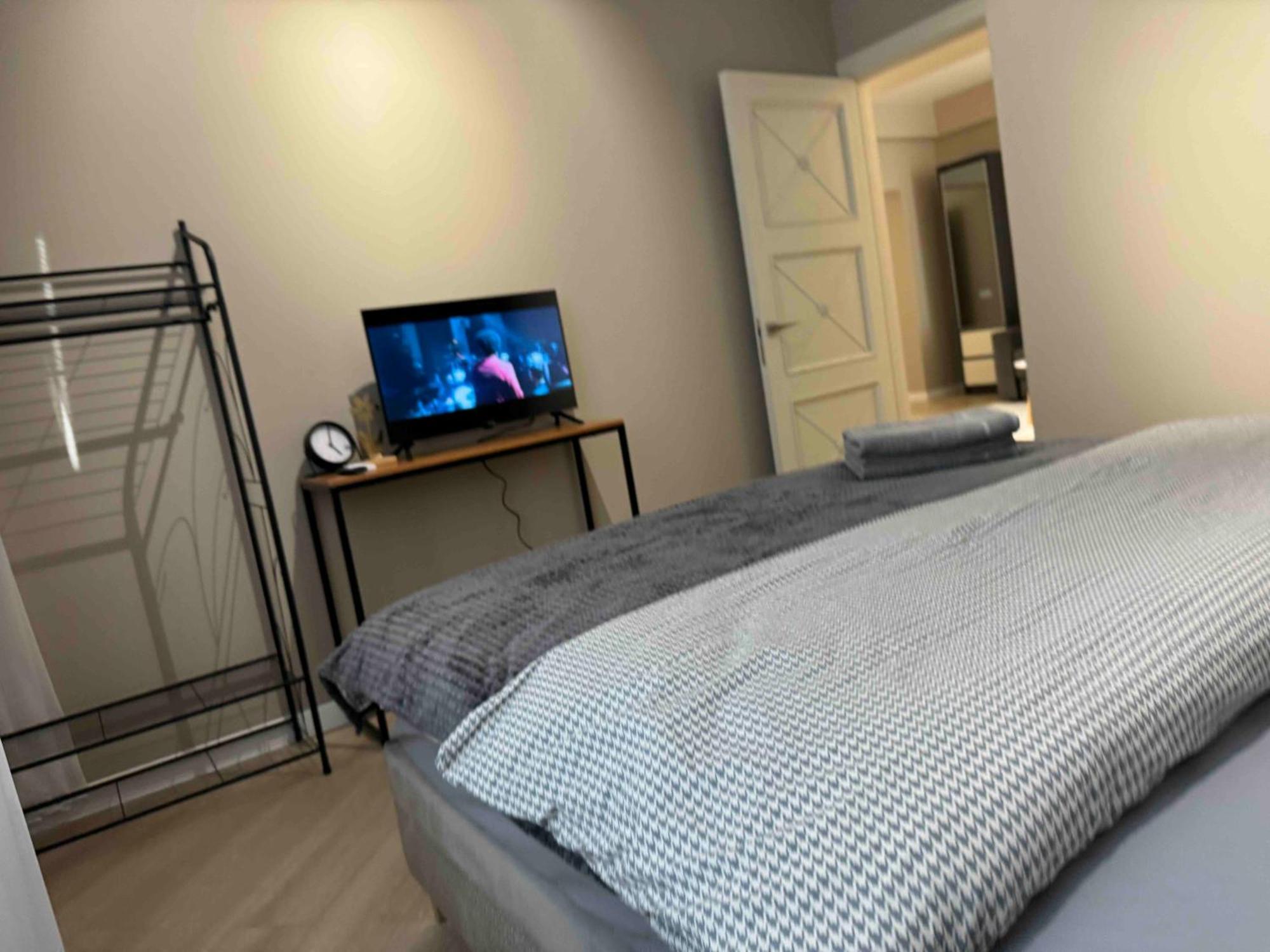 Rentnow Modern Business Apartment With 3 Bedrooms In Centre Kischinau Exterior foto