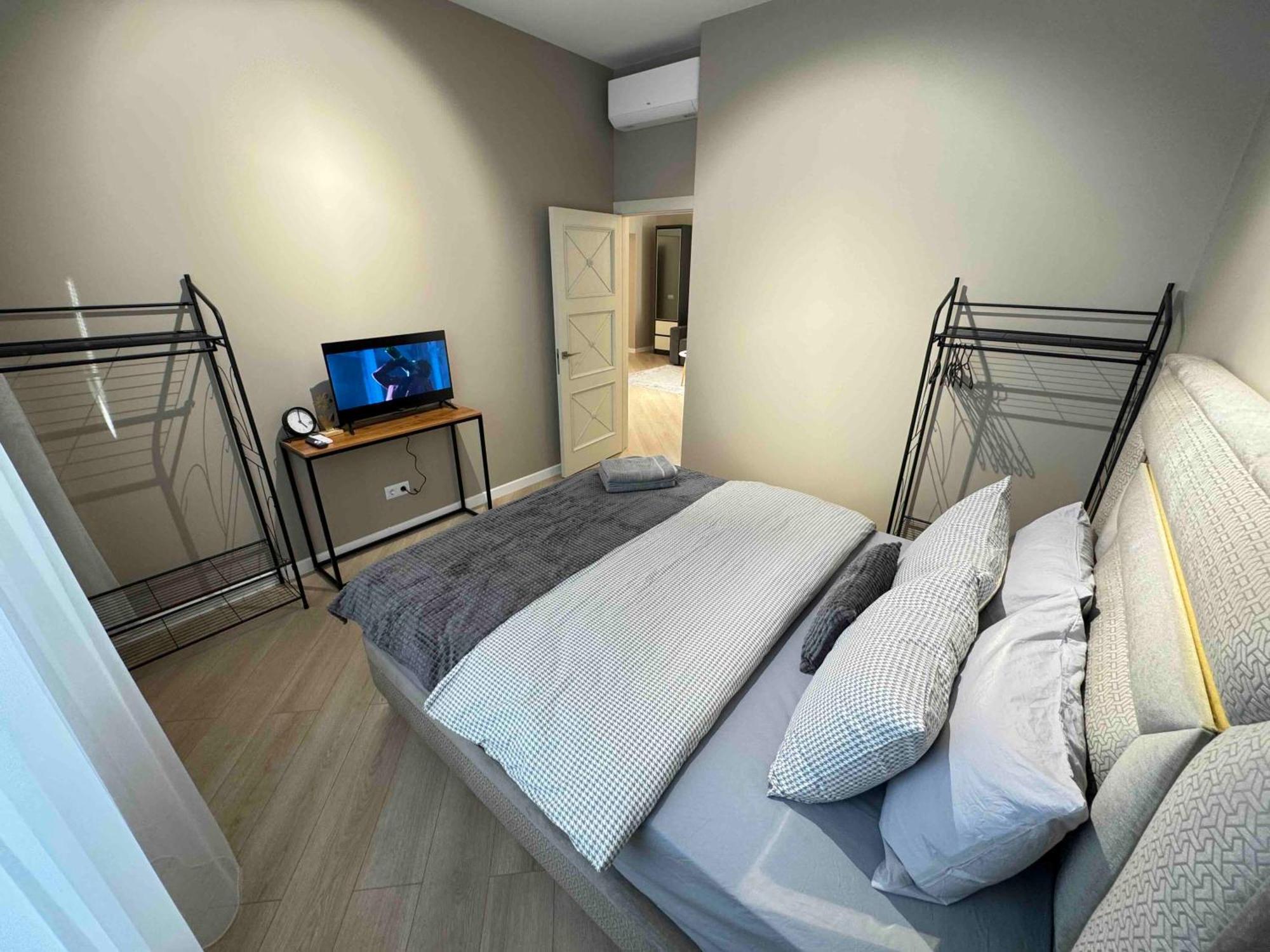 Rentnow Modern Business Apartment With 3 Bedrooms In Centre Kischinau Exterior foto