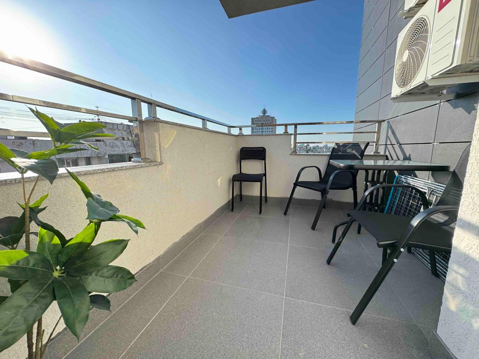 Rentnow Modern Business Apartment With 3 Bedrooms In Centre Kischinau Exterior foto