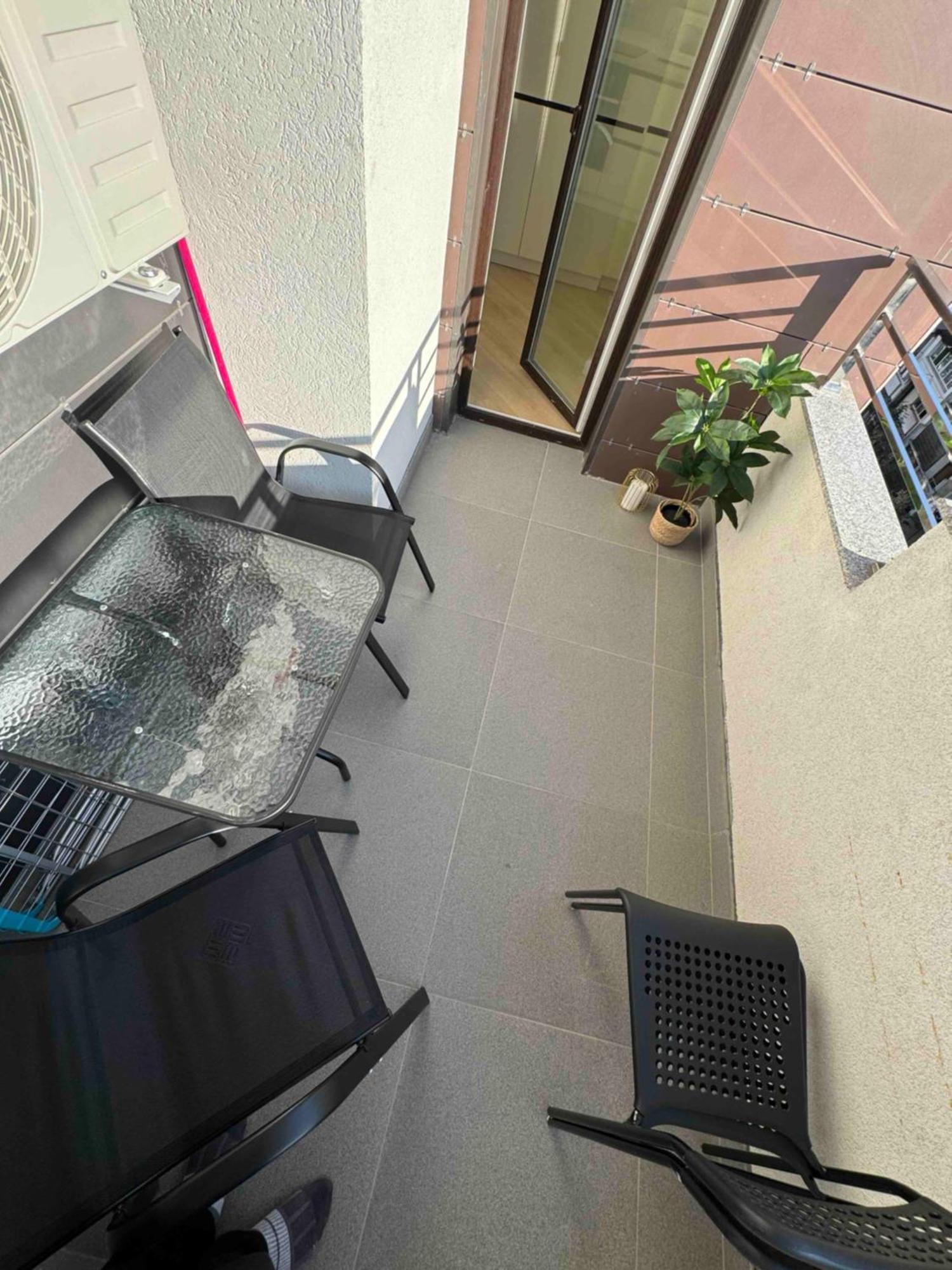 Rentnow Modern Business Apartment With 3 Bedrooms In Centre Kischinau Exterior foto