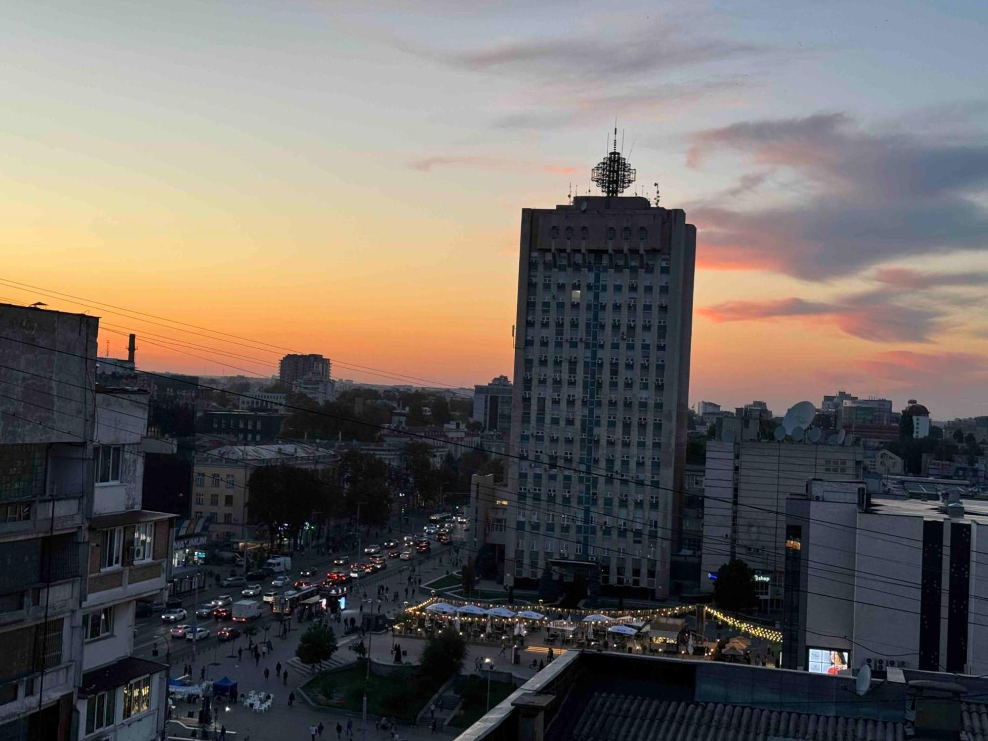 Rentnow Modern Business Apartment With 3 Bedrooms In Centre Kischinau Exterior foto
