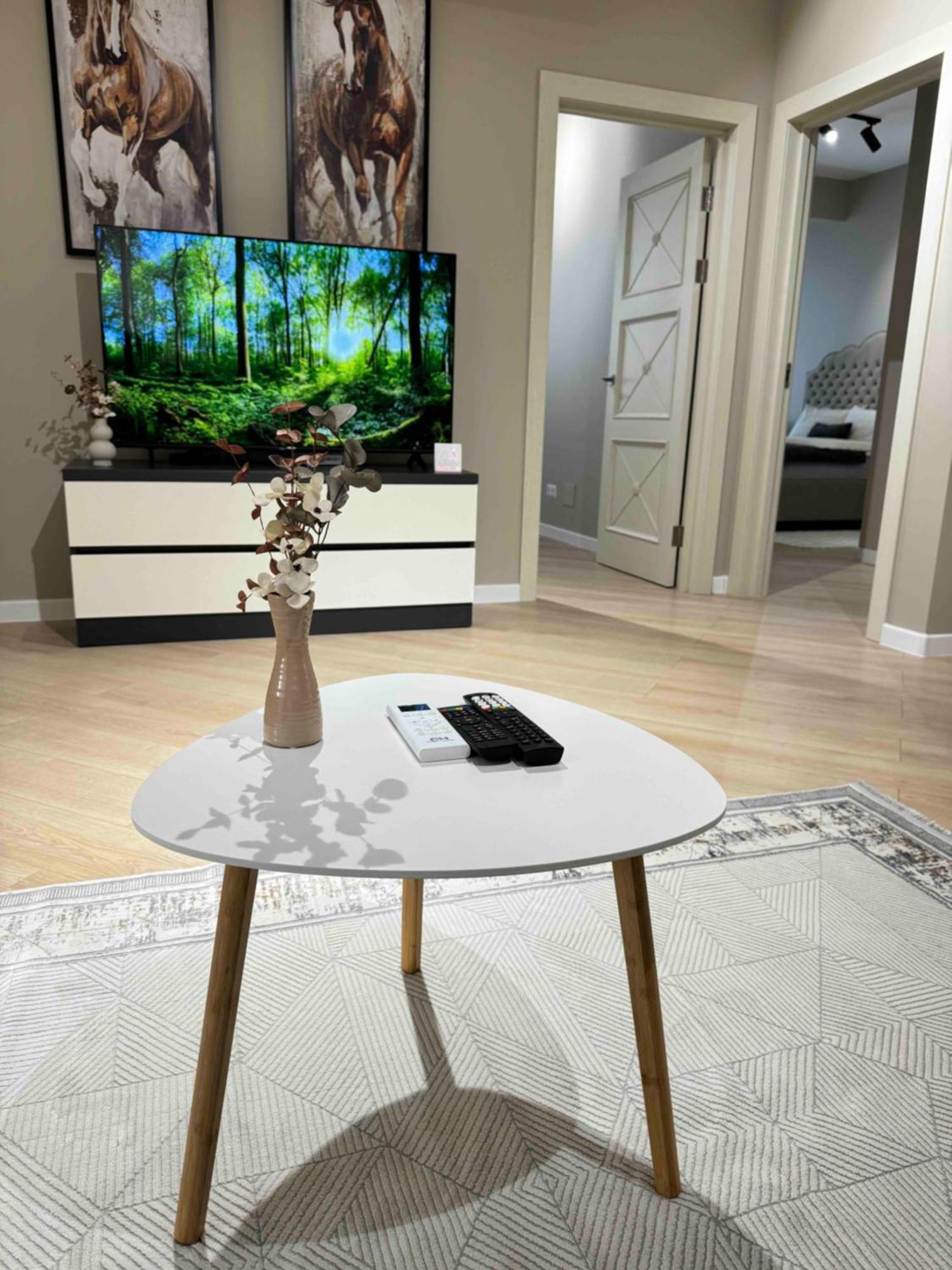 Rentnow Modern Business Apartment With 3 Bedrooms In Centre Kischinau Exterior foto